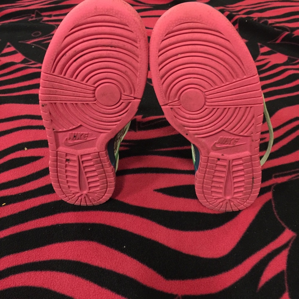 Exclusive Nike Dunks - Picture 4 of 5